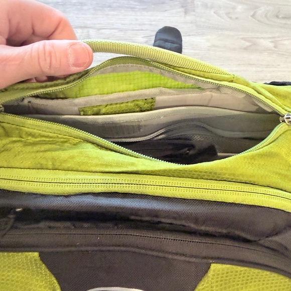Osprey Lime and Black Messenger Bag - Picture 6 of 11